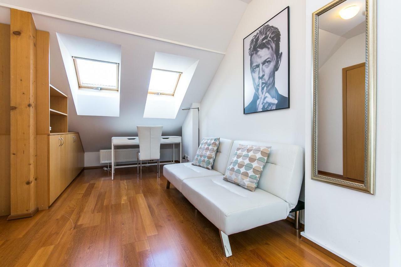 Attic Apartment By Wenceslas Square Praha Eksteriør bilde